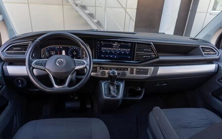Volkswagen Multivan T6 рестайлинг, 2020 год, 5 950 000 рублей, 12 фотография