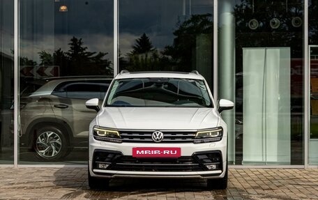 Volkswagen Tiguan II, 2020 год, 3 095 000 рублей, 2 фотография
