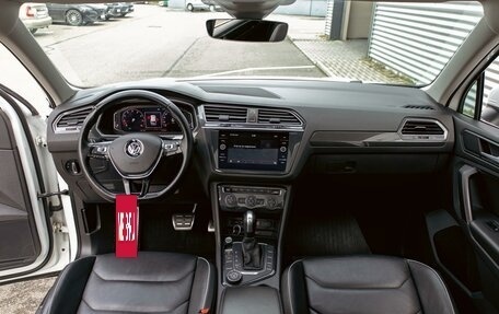Volkswagen Tiguan II, 2020 год, 3 095 000 рублей, 16 фотография