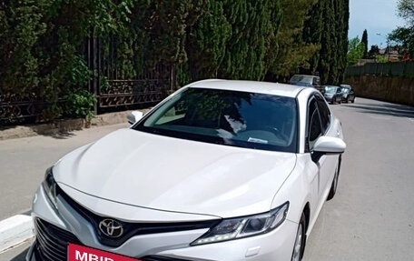 Toyota Camry, 2018 год, 2 395 000 рублей, 5 фотография