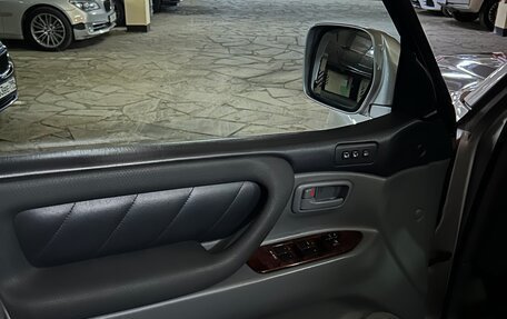 Toyota Land Cruiser 100 рестайлинг 2, 2001 год, 1 950 000 рублей, 11 фотография