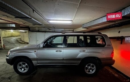 Toyota Land Cruiser 100 рестайлинг 2, 2001 год, 1 950 000 рублей, 6 фотография