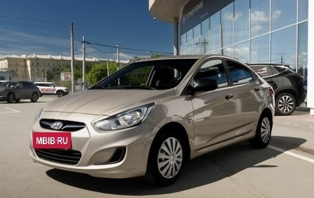 Hyundai Solaris II рестайлинг, 2013 год, 890 000 рублей, 3 фотография