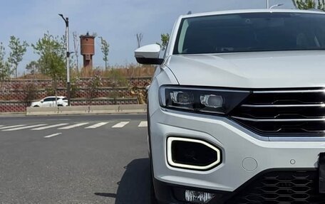 Volkswagen T-Roc I, 2022 год, 1 770 000 рублей, 2 фотография