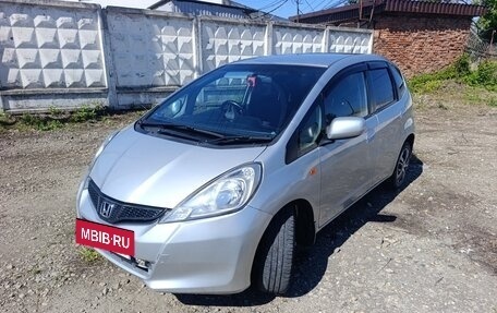 Honda Fit III, 2010 год, 780 000 рублей, 2 фотография