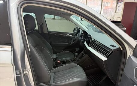 Volkswagen Tiguan II, 2022 год, 2 365 000 рублей, 8 фотография