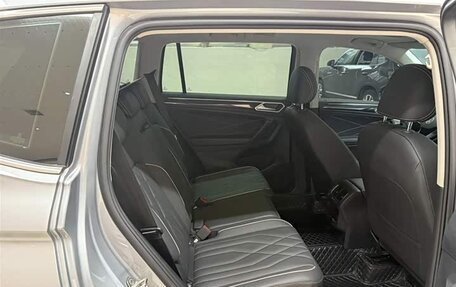 Volkswagen Tiguan II, 2022 год, 2 365 000 рублей, 10 фотография