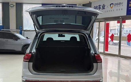 Volkswagen Tiguan II, 2022 год, 2 365 000 рублей, 4 фотография