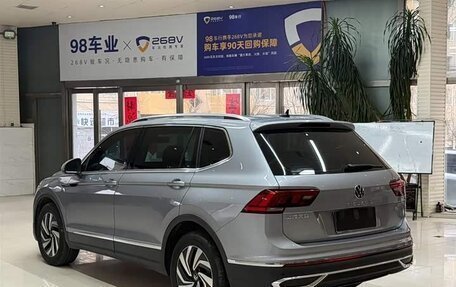 Volkswagen Tiguan II, 2022 год, 2 365 000 рублей, 9 фотография