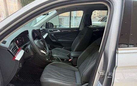 Volkswagen Tiguan II, 2022 год, 2 365 000 рублей, 6 фотография