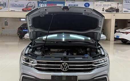 Volkswagen Tiguan II, 2022 год, 2 365 000 рублей, 18 фотография