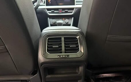 Volkswagen Tiguan II, 2022 год, 2 365 000 рублей, 20 фотография