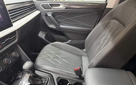 Volkswagen Tiguan II, 2022 год, 2 365 000 рублей, 19 фотография