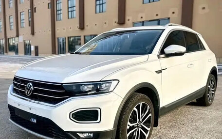 Volkswagen T-Roc I, 2022 год, 1 720 000 рублей, 1 фотография
