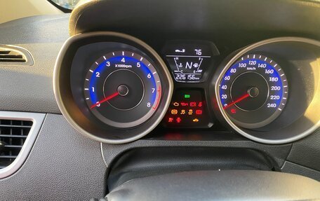 Hyundai Elantra V, 2013 год, 950 000 рублей, 8 фотография