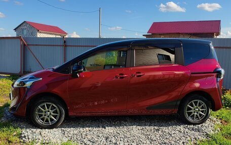 Toyota Sienta II, 2019 год, 1 890 000 рублей, 2 фотография