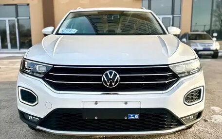 Volkswagen T-Roc I, 2022 год, 1 720 000 рублей, 2 фотография