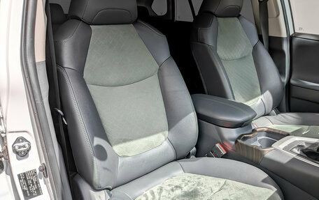 Toyota RAV4, 2024 год, 3 950 000 рублей, 24 фотография