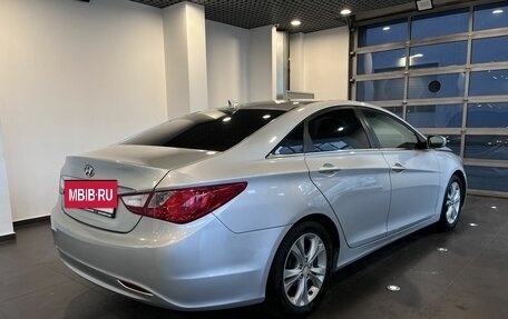Hyundai Sonata VI, 2010 год, 885 000 рублей, 3 фотография