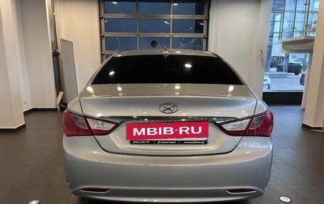 Hyundai Sonata VI, 2010 год, 885 000 рублей, 4 фотография