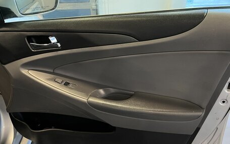 Hyundai Sonata VI, 2010 год, 885 000 рублей, 28 фотография