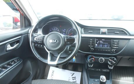 KIA Rio IV, 2018 год, 1 348 000 рублей, 10 фотография