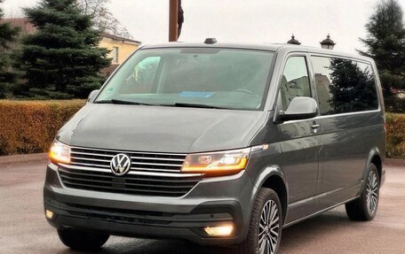 Volkswagen Caravelle T6 рестайлинг, 2022 год, 3 500 000 рублей, 1 фотография