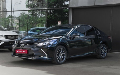 Toyota Camry, 2023 год, 3 670 000 рублей, 1 фотография