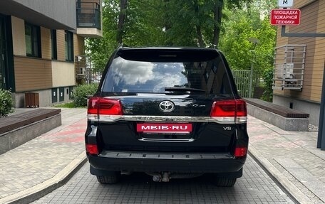 Toyota Land Cruiser 200, 2016 год, 4 900 000 рублей, 2 фотография