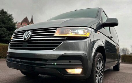 Volkswagen Caravelle T6 рестайлинг, 2022 год, 3 500 000 рублей, 2 фотография