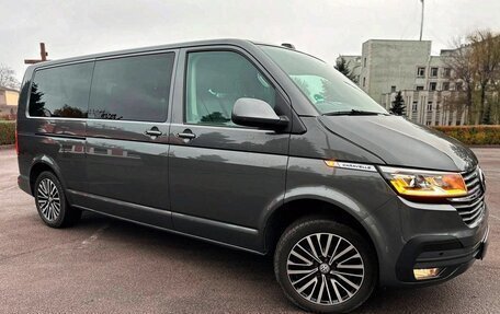 Volkswagen Caravelle T6 рестайлинг, 2022 год, 3 500 000 рублей, 5 фотография