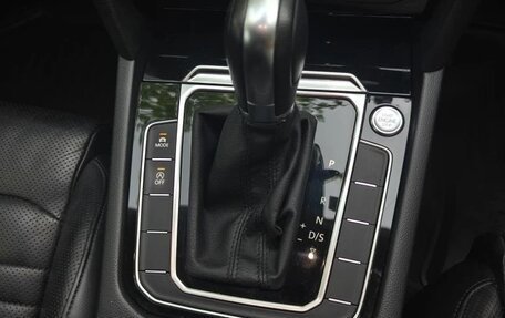 Volkswagen Passat B8 рестайлинг, 2015 год, 1 690 000 рублей, 29 фотография