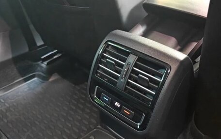 Volkswagen Passat B8 рестайлинг, 2015 год, 1 690 000 рублей, 34 фотография