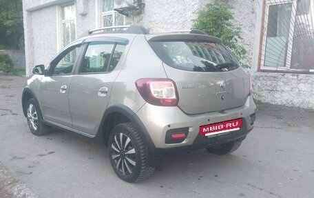 Renault Sandero II рестайлинг, 2015 год, 750 000 рублей, 3 фотография
