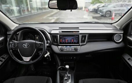 Toyota RAV4, 2017 год, 1 980 000 рублей, 9 фотография