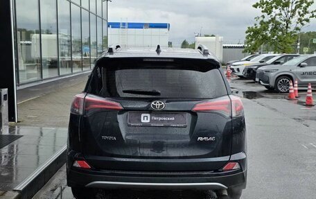 Toyota RAV4, 2017 год, 1 980 000 рублей, 6 фотография