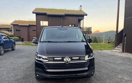 Volkswagen Multivan T6 рестайлинг, 2023 год, 4 560 000 рублей, 1 фотография