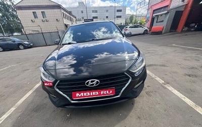Hyundai Solaris II рестайлинг, 2017 год, 900 000 рублей, 1 фотография