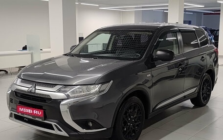 Mitsubishi Outlander III рестайлинг 3, 2020 год, 2 400 000 рублей, 1 фотография