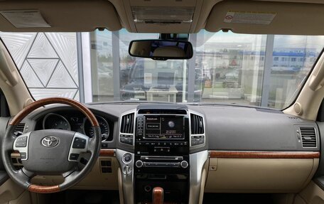 Toyota Land Cruiser 200, 2012 год, 3 199 000 рублей, 12 фотография