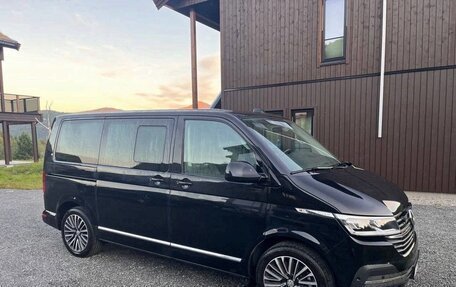 Volkswagen Multivan T6 рестайлинг, 2023 год, 4 560 000 рублей, 5 фотография