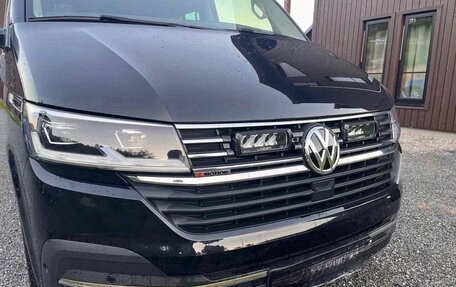 Volkswagen Multivan T6 рестайлинг, 2023 год, 4 560 000 рублей, 6 фотография