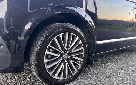 Volkswagen Multivan T6 рестайлинг, 2023 год, 4 560 000 рублей, 9 фотография