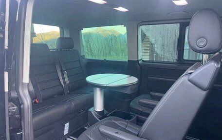 Volkswagen Multivan T6 рестайлинг, 2023 год, 4 560 000 рублей, 16 фотография