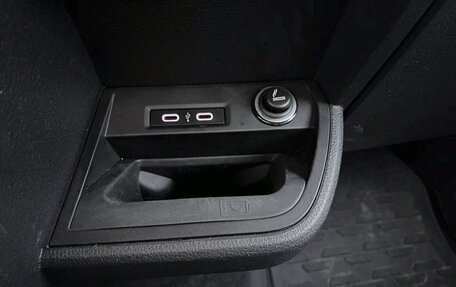 Volkswagen Multivan T6 рестайлинг, 2023 год, 4 560 000 рублей, 24 фотография