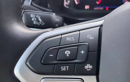 Volkswagen Multivan T6 рестайлинг, 2023 год, 4 560 000 рублей, 33 фотография