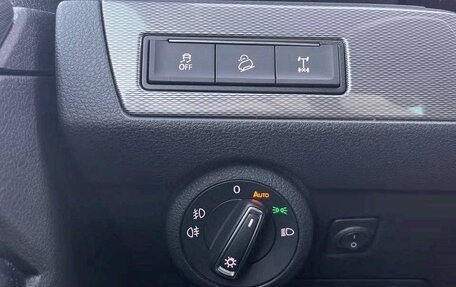 Volkswagen Multivan T6 рестайлинг, 2023 год, 4 560 000 рублей, 26 фотография