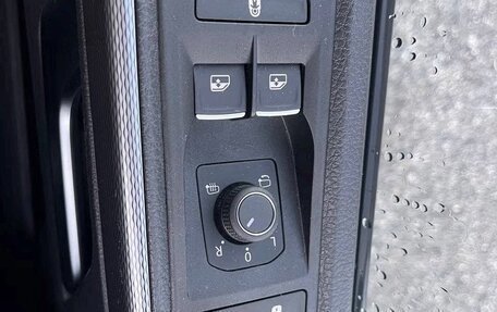 Volkswagen Multivan T6 рестайлинг, 2023 год, 4 560 000 рублей, 23 фотография