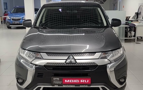 Mitsubishi Outlander III рестайлинг 3, 2020 год, 2 400 000 рублей, 2 фотография