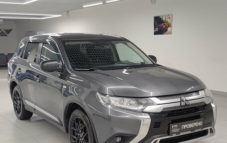 Mitsubishi Outlander III рестайлинг 3, 2020 год, 2 400 000 рублей, 3 фотография